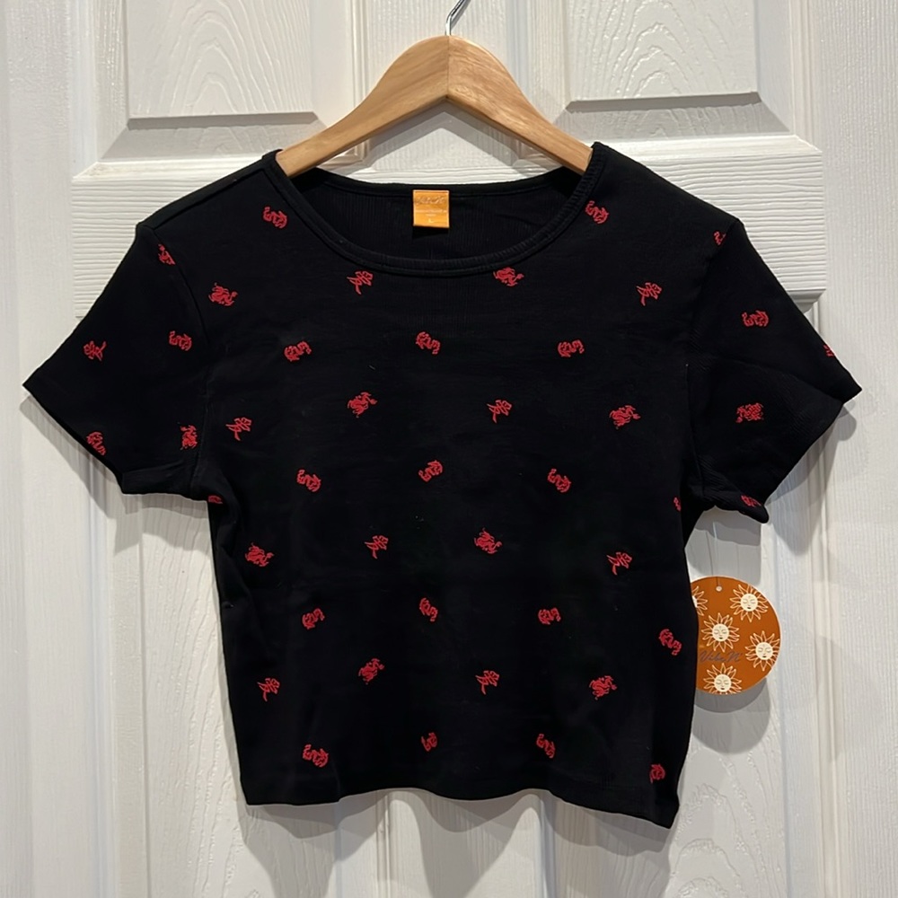 NWT Vibe N’ Cropped Ribbed Oriental/Asian Graphic Tee